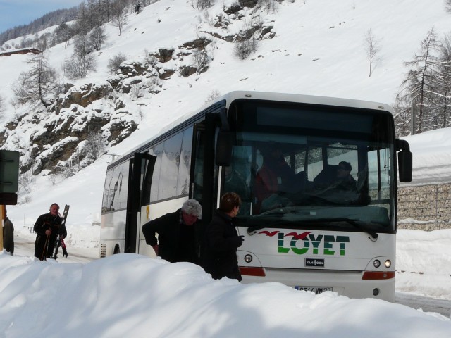 Shuttle buses in winter