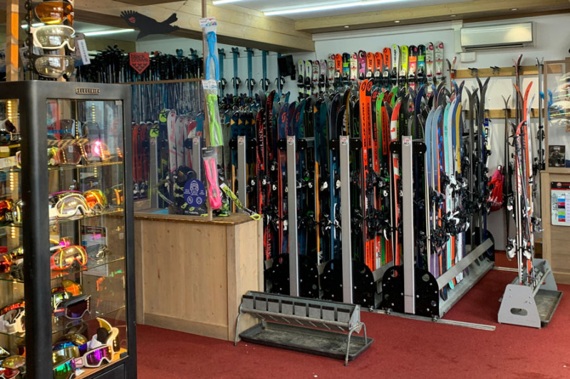 Ski hire