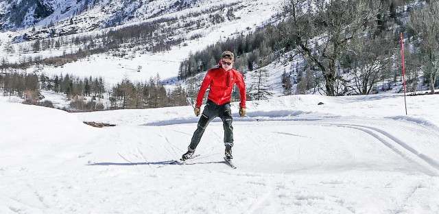 cross-country-skiing cross-country-skiing