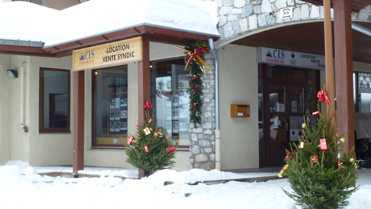 Façade agence hiver