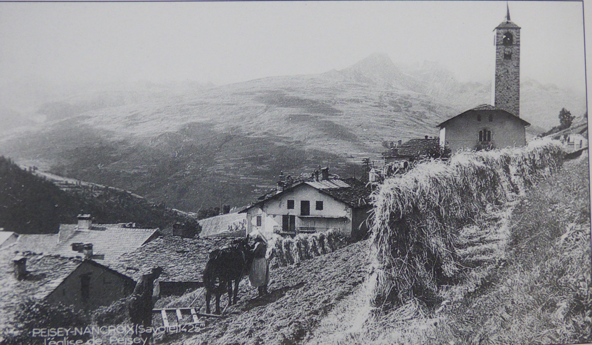 Tour du bois de l'église de Peisey