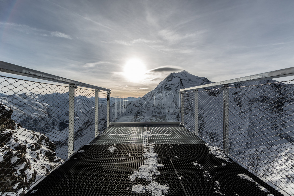 Passerelle de l'Aiguille Rouge - © Raja Bundhoo Passerelle de l'Aiguille Rouge