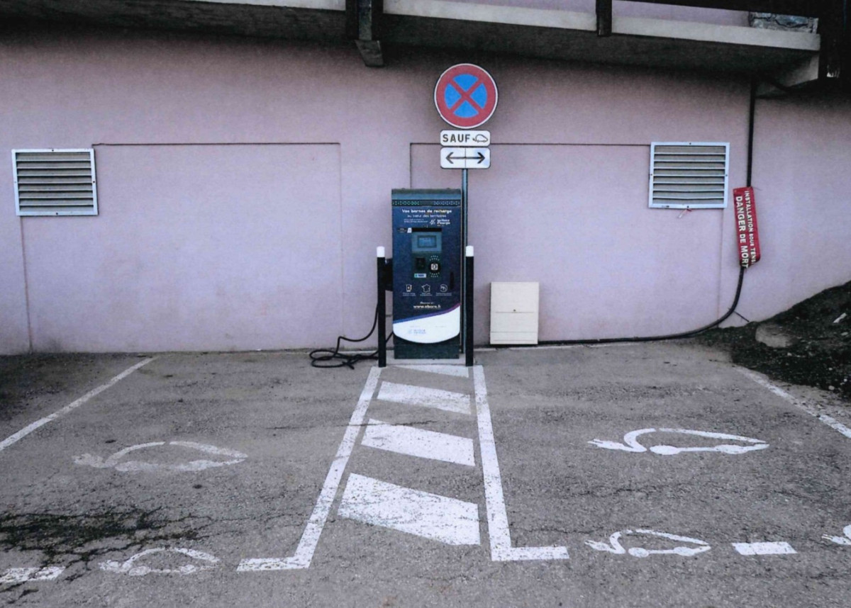Electric vehicle charging stations