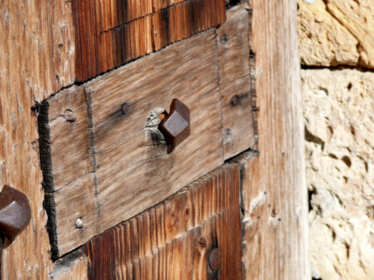 Détail de la porte de la chapelle Détail de la porte de la chapelle