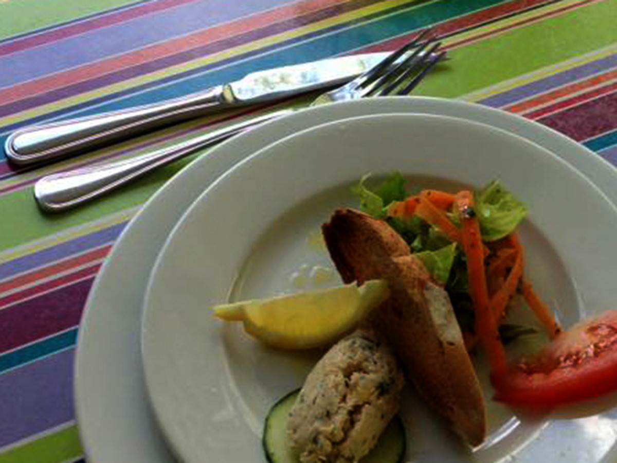 entree_ptit_resto.jpg entree_ptit_resto.jpg