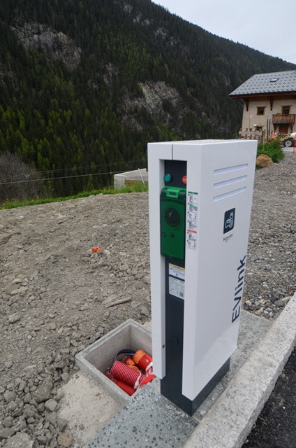 Borne de recharge pour véhicules électriques - © OT Peisey-Vallandry Borne de recharge pour véhicules électriques
