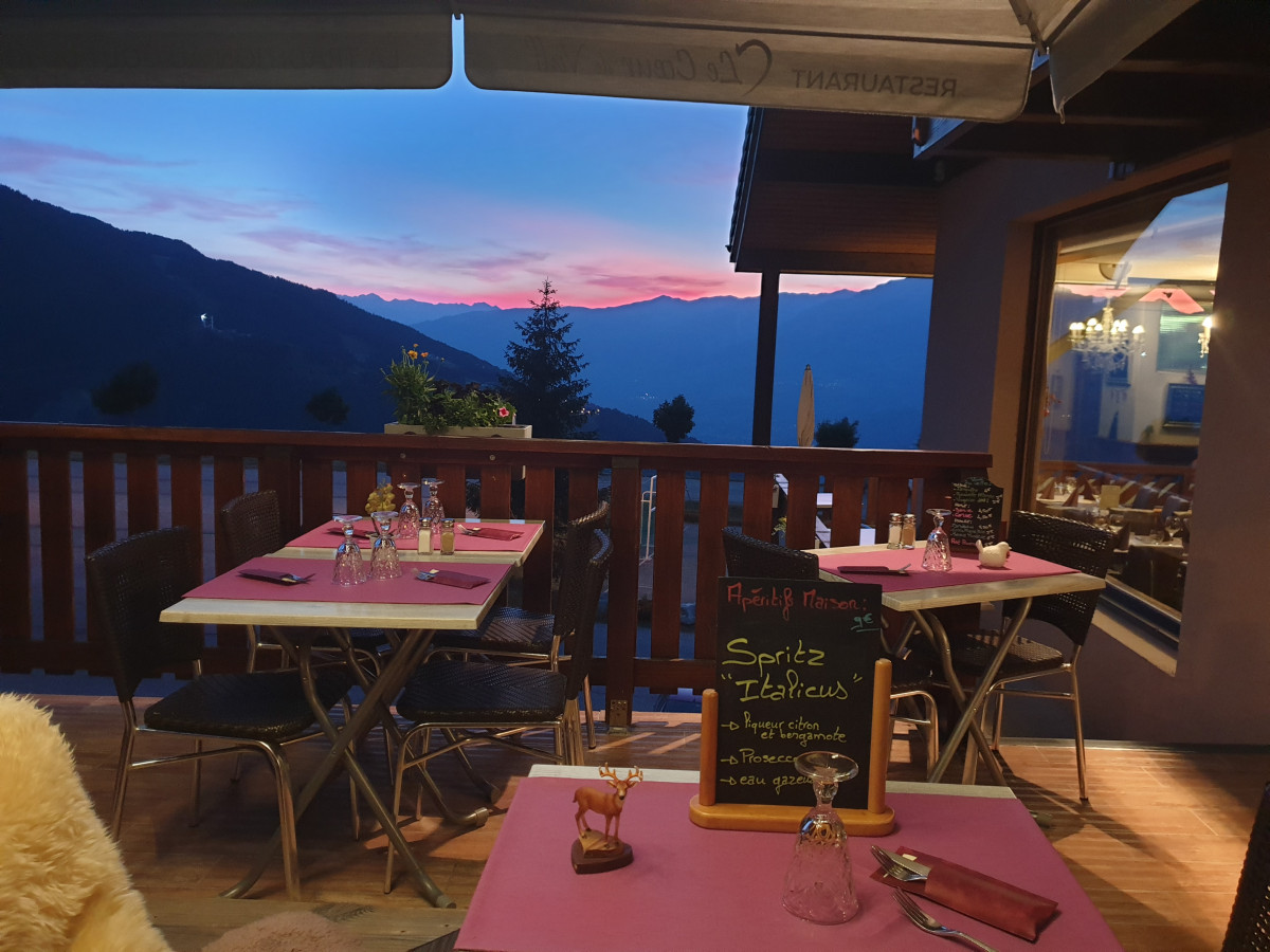 Restaurant Le coeur de vall' terasse été soir - © Le coeur de vall' Restaurant Le coeur de vall' terasse été soir
