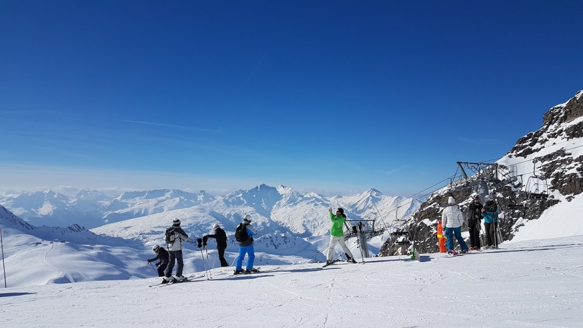 Ski remontée mécanique arrive	