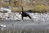 Yoga le long du torrent des Glaciers