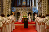 Communauté priant dans l'église