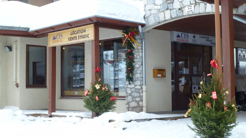 Façade agence hiver