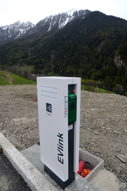 Borne de recharge pour véhicules électriques