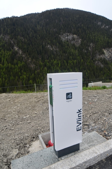 Borne de recharge pour véhicules électriques
