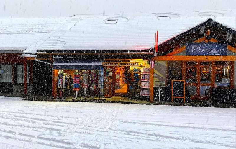 devanture tabac - © Tabac les trolles devanture tabac