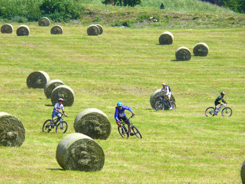 velo_slalom_boules_de_foin_sous_nancroix_7_juillet_2013_17.jpg