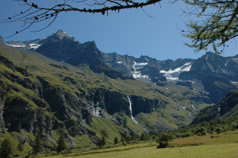 cascades fond de vallée