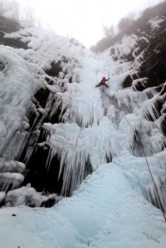 Cascade_de_glace_depuis_le_Pont_Baudin Cascade_de_glace_depuis_le_Pont_Baudin