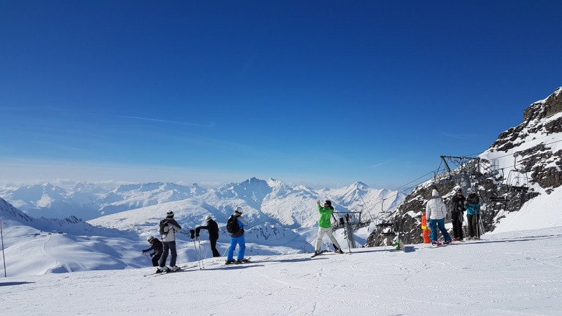 Ski remontée mécanique arrive