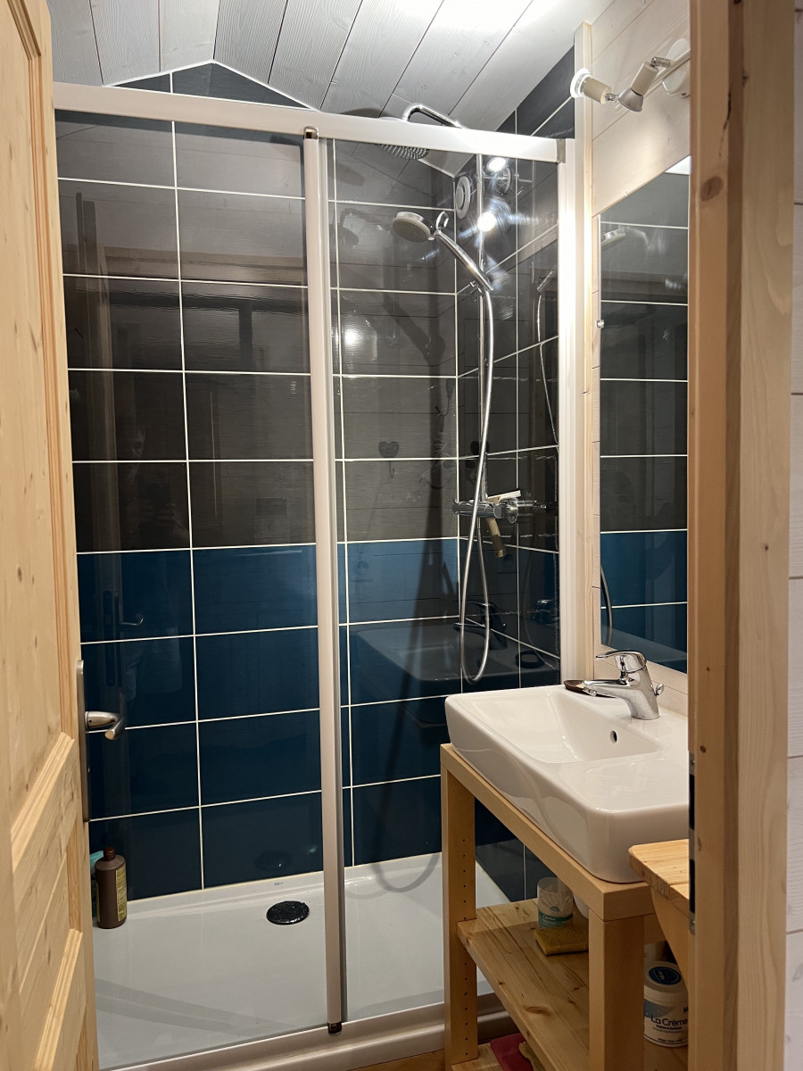 09-salle-de-douche-2-591225