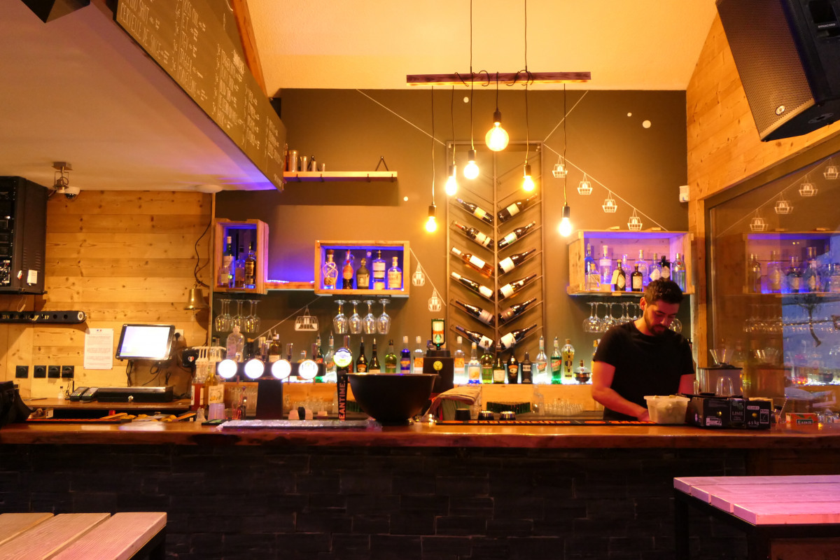 Am Mojo Bar : Champions-League-Übertragung: Karabach-Newcastle_Peisey-Vallandry