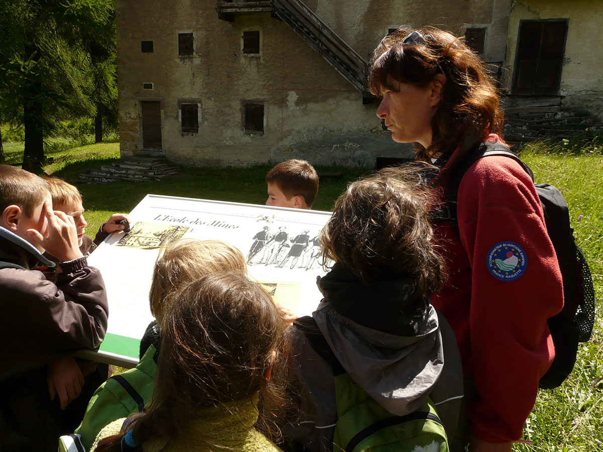 Géologie enfants Les Petits Mineurs - © OT Peisey-Vallandry Géologie enfants Les Petits Mineurs
