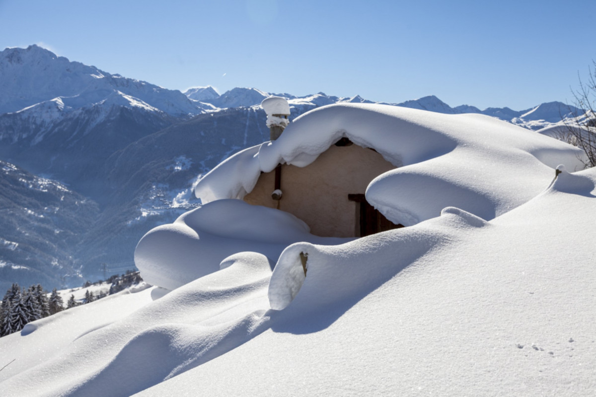 Chalet sous la neige