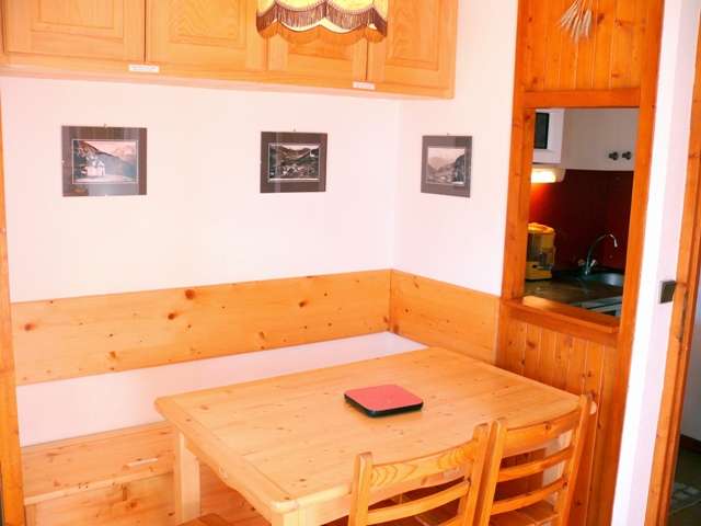 505-michailles-mars-2012-coin repas 505-michailles-mars-2012-coin repas