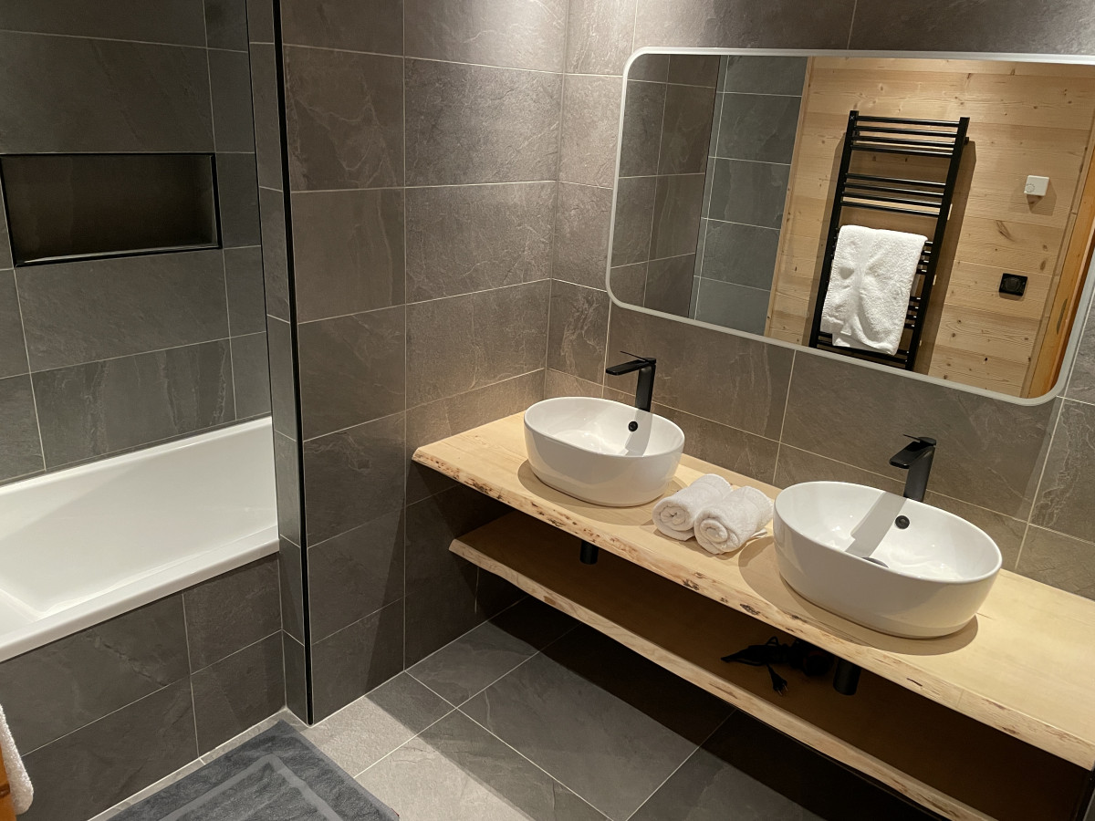 b2-bathroom-3-922855