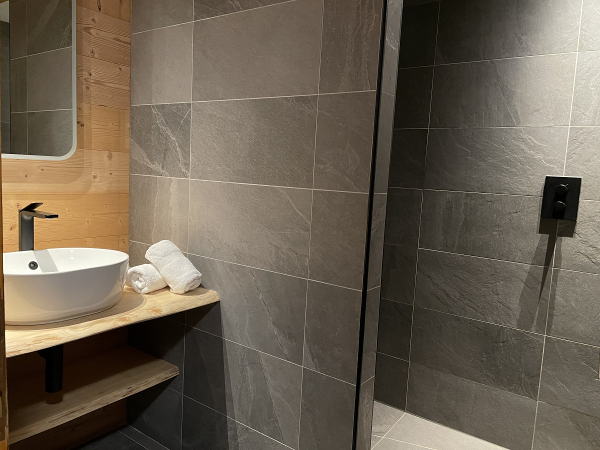 b2-bathroom-8-922857