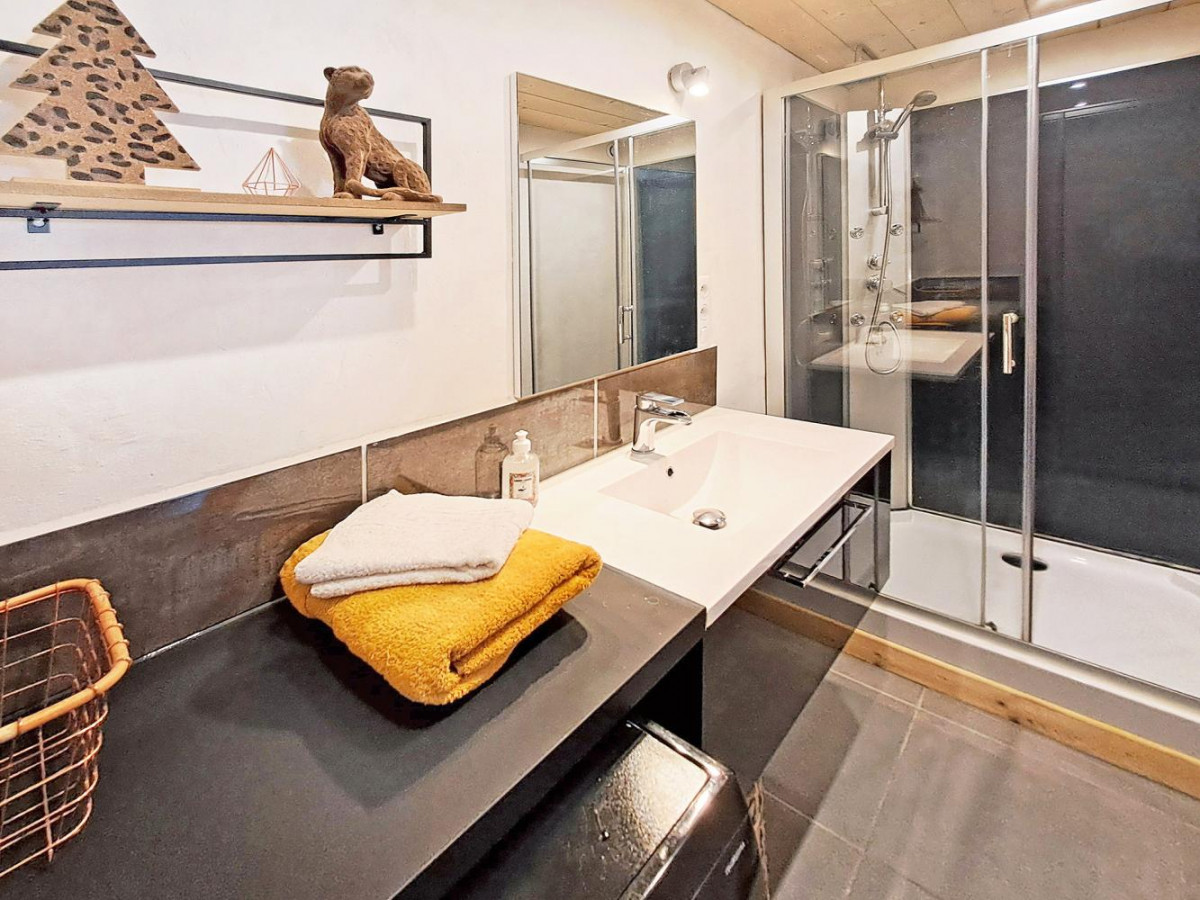 chalet-ama-dablam-badezimmer-unten-b1707823759-d02e1eac-1433938 chalet-ama-dablam-badezimmer-unten-b1707823759-d02e1eac-1433938