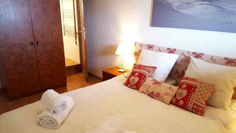 double-bedroom-696fac5d6908f-1449769