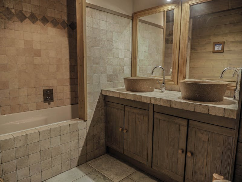 downstairs-bathroom-5de4c546e46cc-1387886 downstairs-bathroom-5de4c546e46cc-1387886