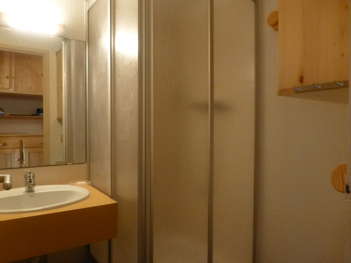 Salle de bain Neige et Soleil A8 Plan-Peisey Salle de bain Neige et Soleil A8 Plan-Peisey