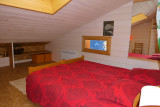 chalet-emmanuelle-18-plan-peisey-chambre-lit-double-haut-65073