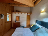 chambre-lit-double-bleue-2-chalet-neige-et-bois-moulin-68569