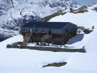 visite_02_refuge_mont_pourri_hiver_rando_vanoise_1024x768.jpg
