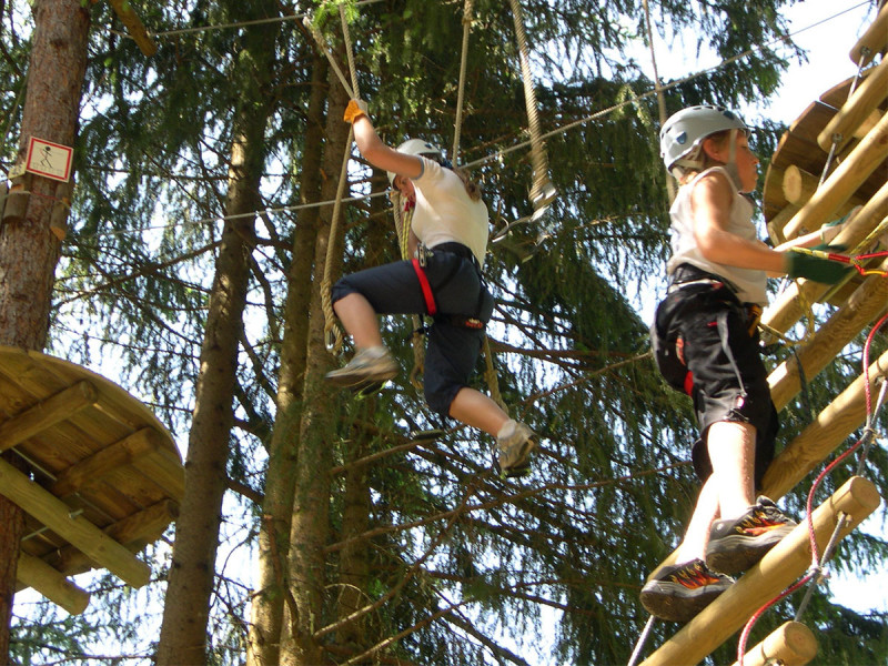 Parc Acrobatique Forestier Gli'air - © Office de Tourisme de Peisey Vallandry Parc Acrobatique Forestier Gli'air