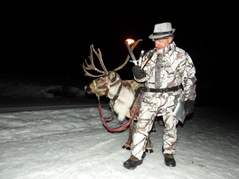 Nighttime snowshoeing excursion with reindeer and a guide in the mid-mountain region_Peisey-Vallandry - © Au Baudet Malin Nighttime snowshoeing excursion with reindeer and a guide in the mid-mountain region_Peisey-Vallandry