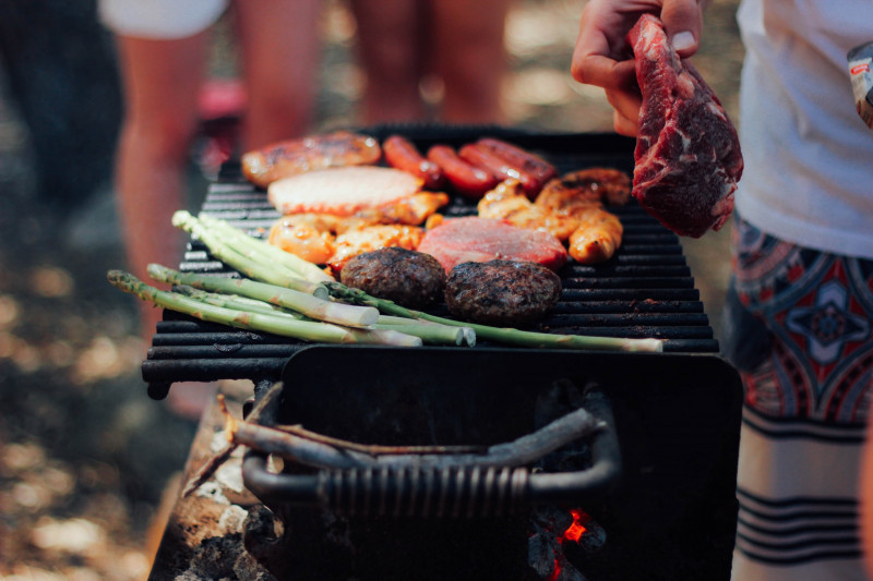 Raft & BBQ - © Pixabay Raft & BBQ