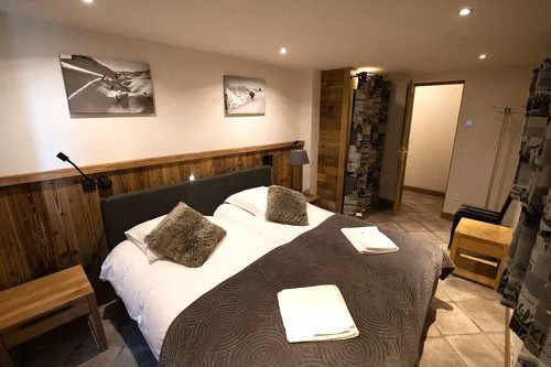 bedroom-6-looking-in-1521801