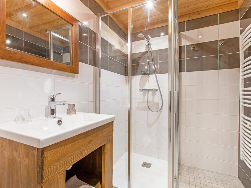 chalet-perle-des-alpes-badezimmer-beispiel-b1743007987-879a3f6a-926584