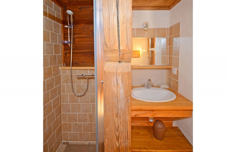 chalet-pierra-menta-douche-lavabo-53665