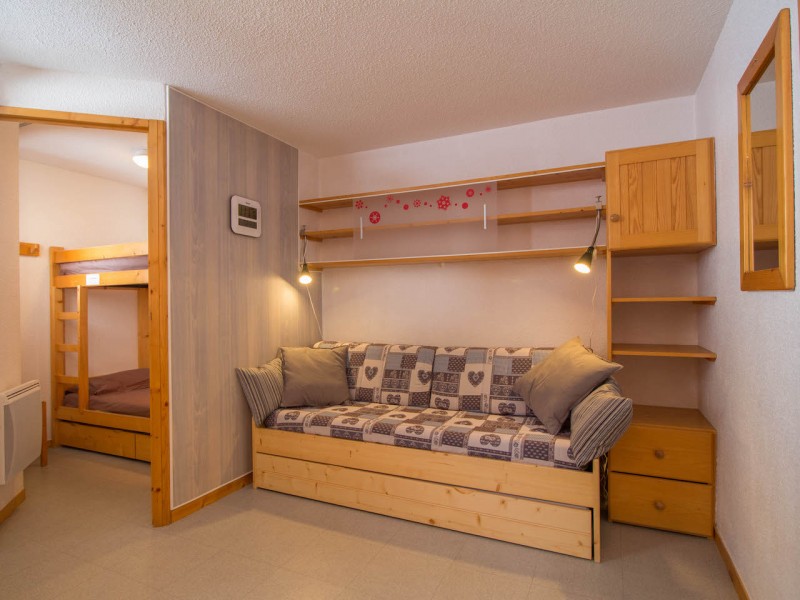 go-alpine-23-praz-de-l-ours-sofa-bunk-room-61621