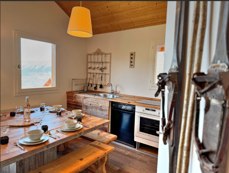 kitchen-and-dining-tabl-e-1225377