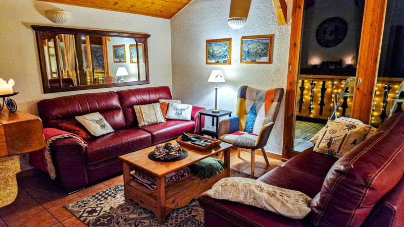 living-area-696fa0126c48e-1449772