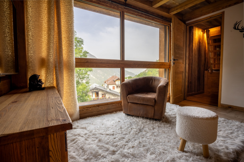 loan5599-hdr-1707515