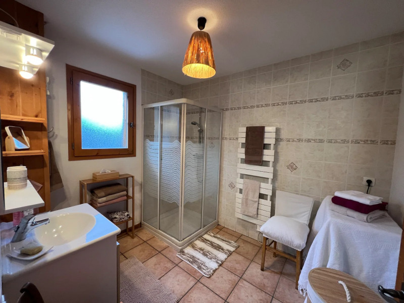 salle-de-douche-chalet-neige-et-bois-moulin-68574