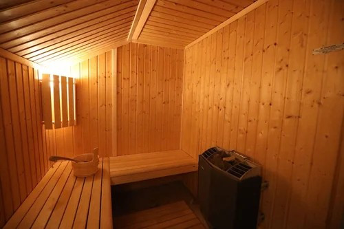 sauna-inside-1521813
